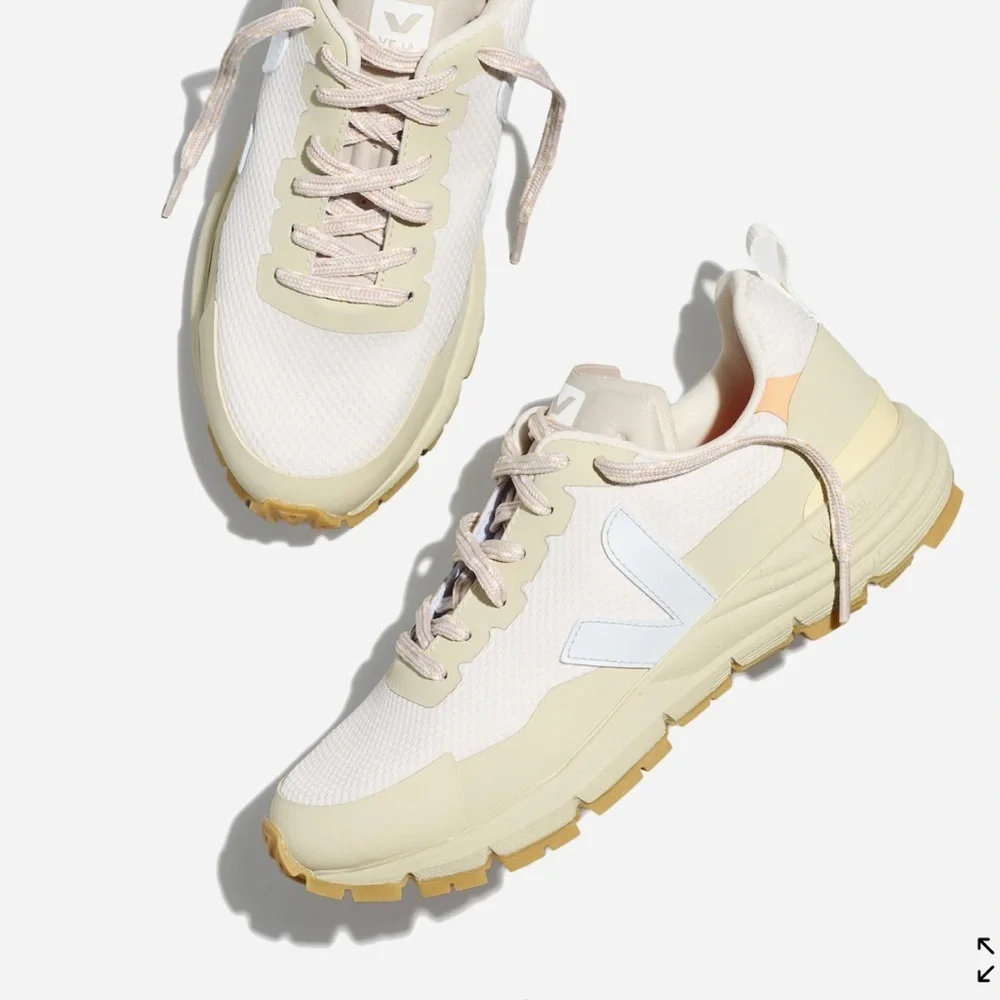 NWOT Veja Dekkan Sneaker Size 10 Women’s - Picture 2 of 13